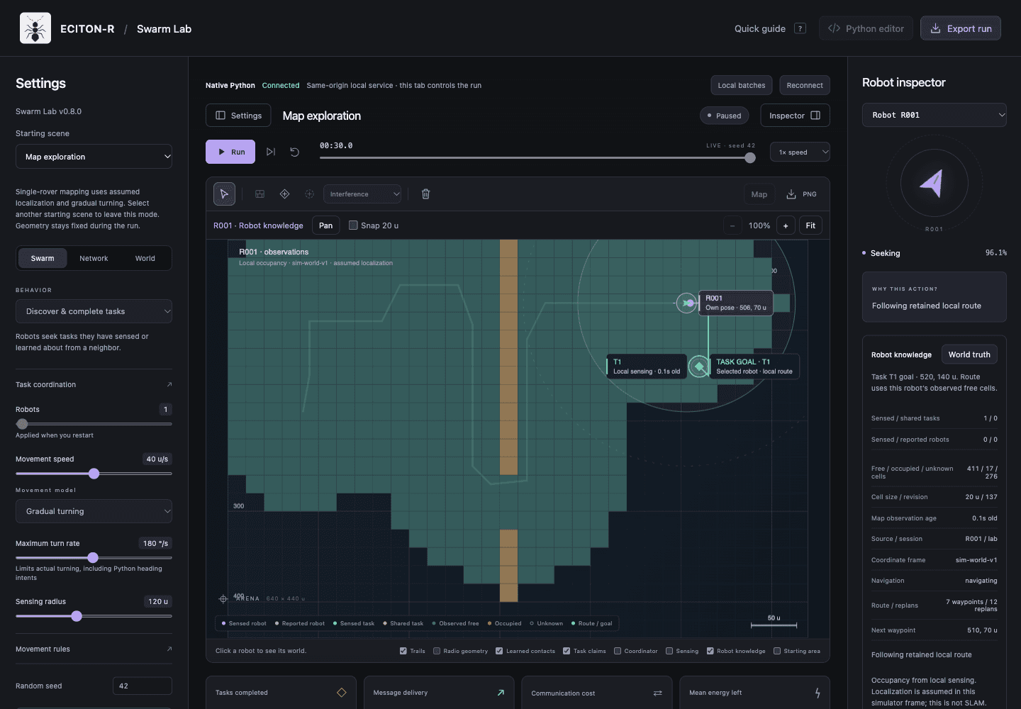 R001’s recorded knowledge map: teal cells are observed free space, amber cells are occupied, and dark cells remain unknown. The inspector shows the task goal, remaining route, map age and source.